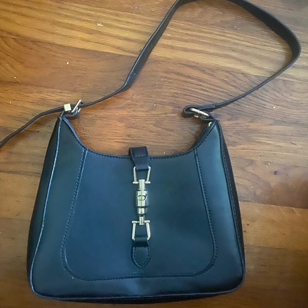 Elegant Black Leather Shoulder Bag